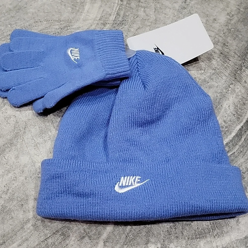 NWT Kids Nike Hat and glove set